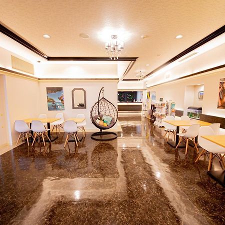 Ginowan Crystal Hotel Екстериор снимка