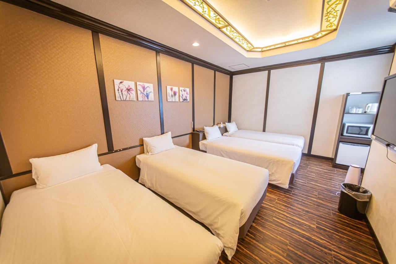Ginowan Crystal Hotel Екстериор снимка